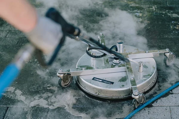 KECKEX Flächenreinigung ohne Chemie mit Heißwasser Hochdruck.